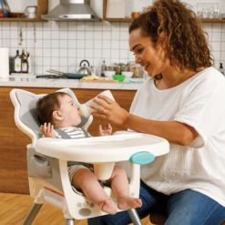 Infantino Growing 4 In 1 Kinderstoel Wasbeer -Knus En Klein infantino growing 4 in 1 kinderstoel wasbeer a368360 1