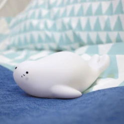 Reer Nachtlampje Lazy Friends - Zeehond -Knus En Klein reer nachtlampje lazy friends zeehond a361368 3