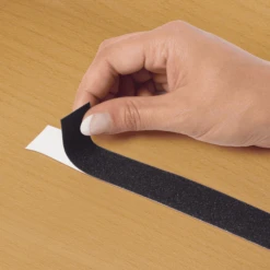 REER Zelfklevend Anti-slip Tape 5m (80135) -Knus En Klein reer zelfklevend anti slip tape 5m 80135 a063243 2