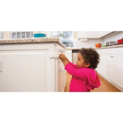 Safety 1st Secret Button Kastvergrendeling 10 Safety 1st Secret Button Kastvergrendeling -Knus En Klein safety 1st secret button kastvergrendeling a213473 3