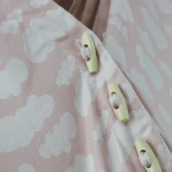 SCHMUSEWOLKE Babywiegje Met Veren Clouds Oud Roze -Knus En Klein schmusewolke babywiegje met veren clouds oud roze a371422 2