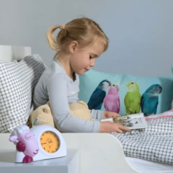 ZAZU Sam-slaaptrainer En Nachtlampje Lichtroze -Knus En Klein zazu sam slaaptrainer en nachtlampje lichtroze a143224 1